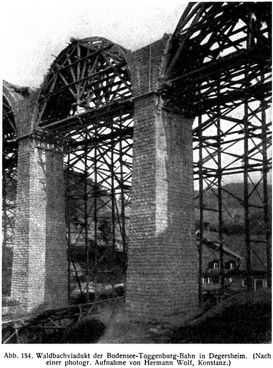 Abb. 154. Waldbachviadukt der Bodensee-Toggenburg-Bahn in Degersheim. (Nach einer photogr. Aufnahme von Hermann Wolf, Konstanz.)