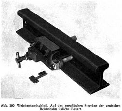 Abb. 200. Weichenhandschloß. Auf den preußischen Strecken der deutschen Reichsbahn übliche Bauart.